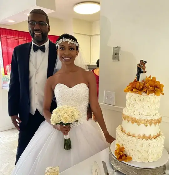 Elegant tiered wedding cake